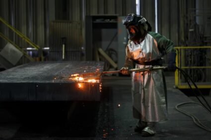 Paran operaciones por culpa de Trump: ¿Qué empresas de acero en México y Canadá rechazan pedidos?